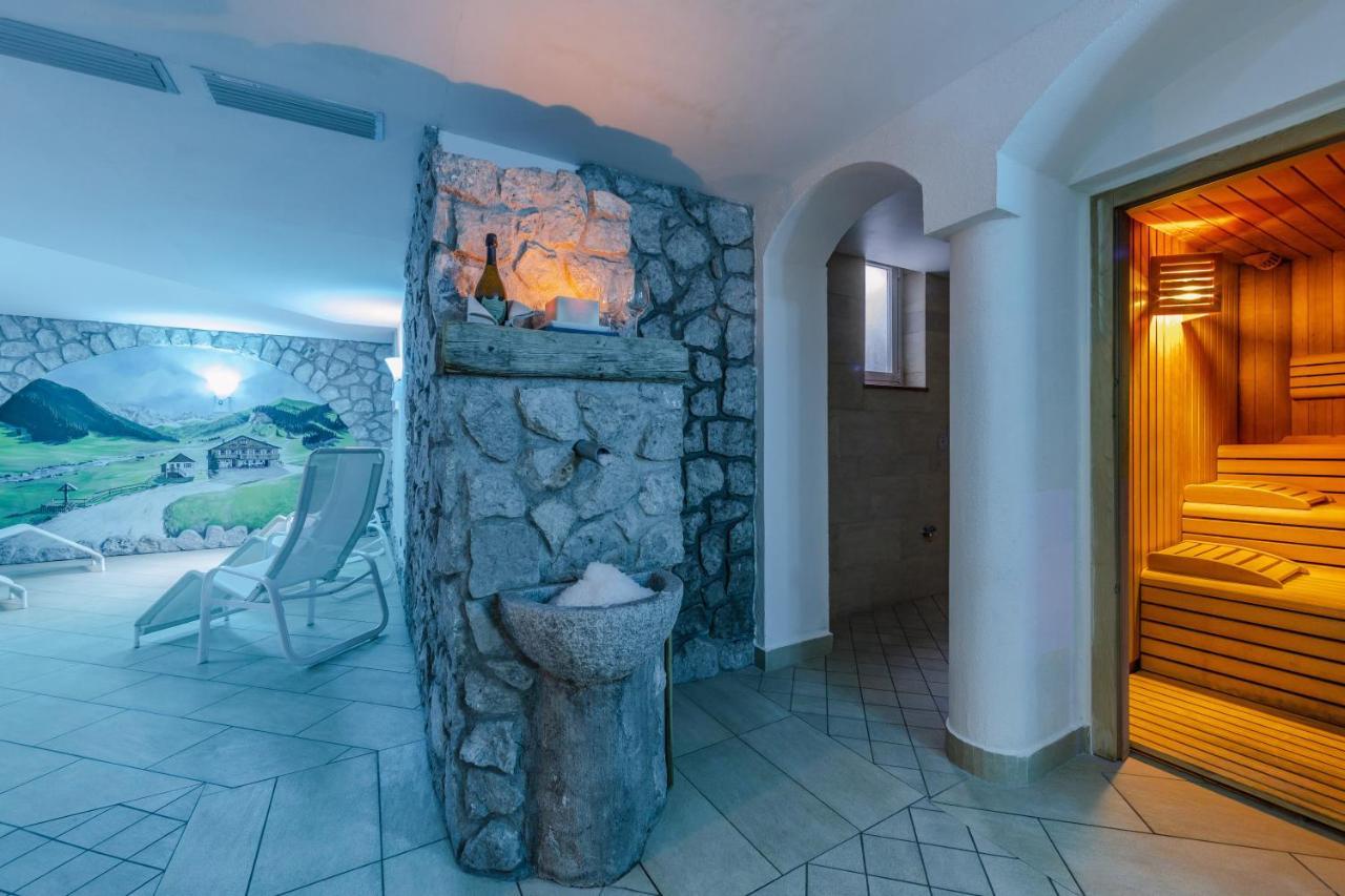Hotel Ramon Campitello di Fassa Exteriör bild